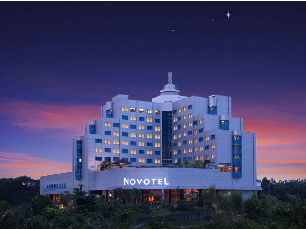 Novotel Balikpapan Екстериор снимка